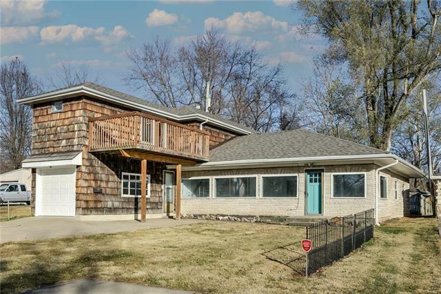 Property Photo:  10800 Lakeview Road  MO 64133 