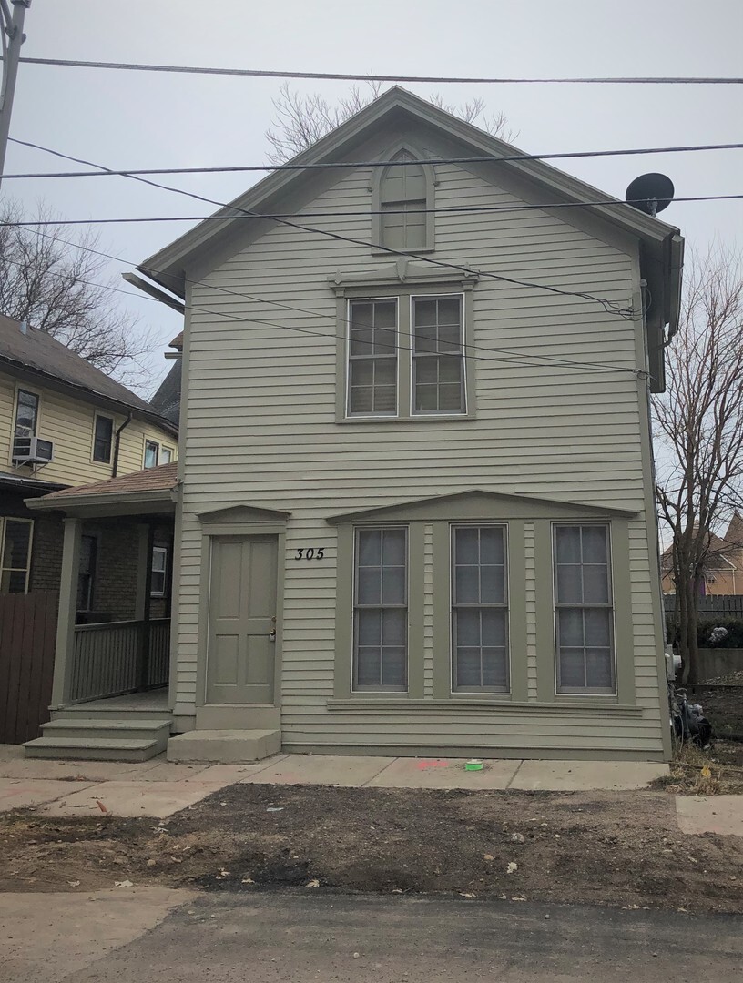 Property Photo: 305 E Chicago Street IL 60120