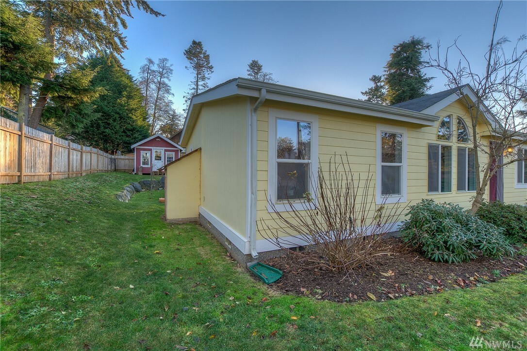 Property Photo:  106 Spruce St  WA 98245 