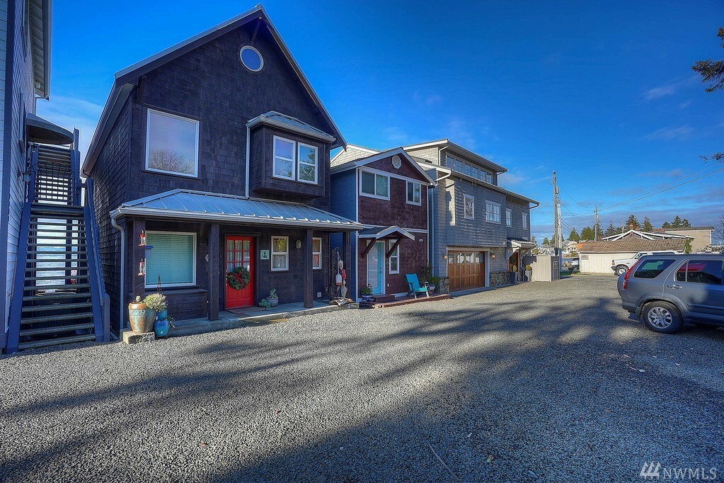 Property Photo:  2707 Day Island Blvd W  WA 98466 