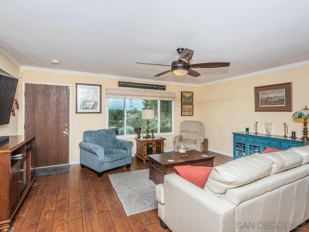 Property Photo:  4537 Kittiwake Way  CA 92057 