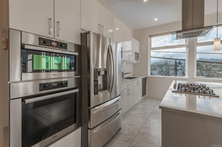 Property Photo: 10 Chapel St 301 BC V9R 5H2
