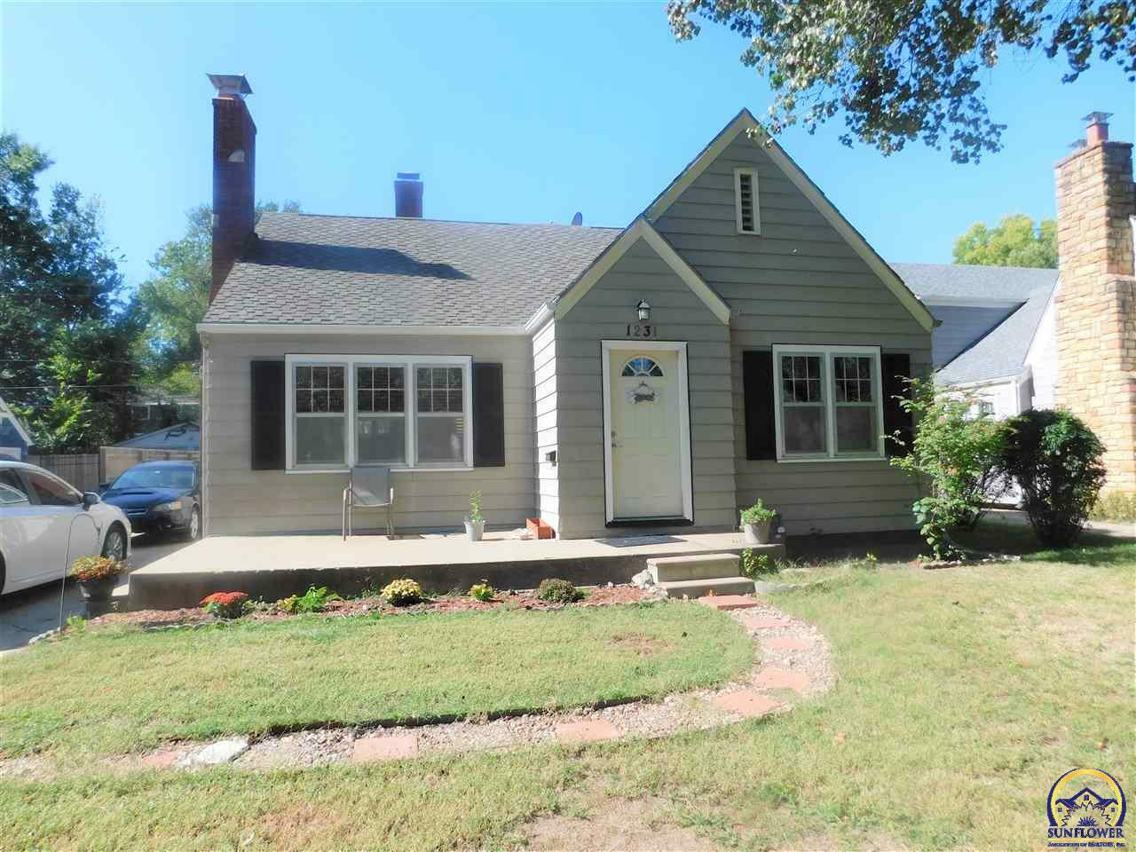 Property Photo:  1231 SW Warren Ave  KS 66604 