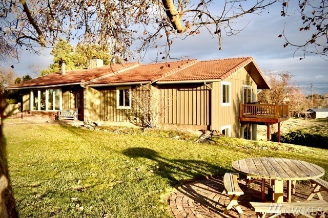 Property Photo:  1057 Brickner Rd  WA 99324 