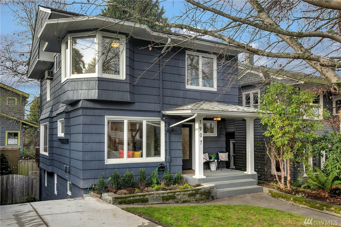 Property Photo:  1907 Nob Hill Ave N  WA 98109 