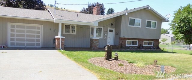 Property Photo:  1316 S 5th St  WA 99328 