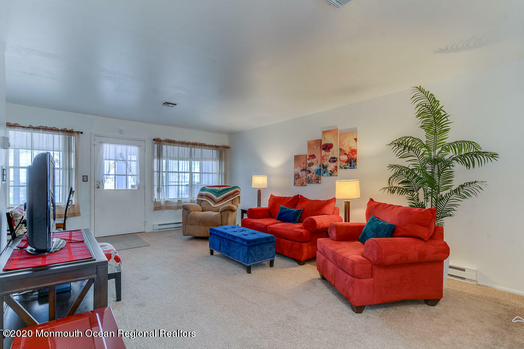 Property Photo: 470E Thornbury Court 1005 NJ 08701