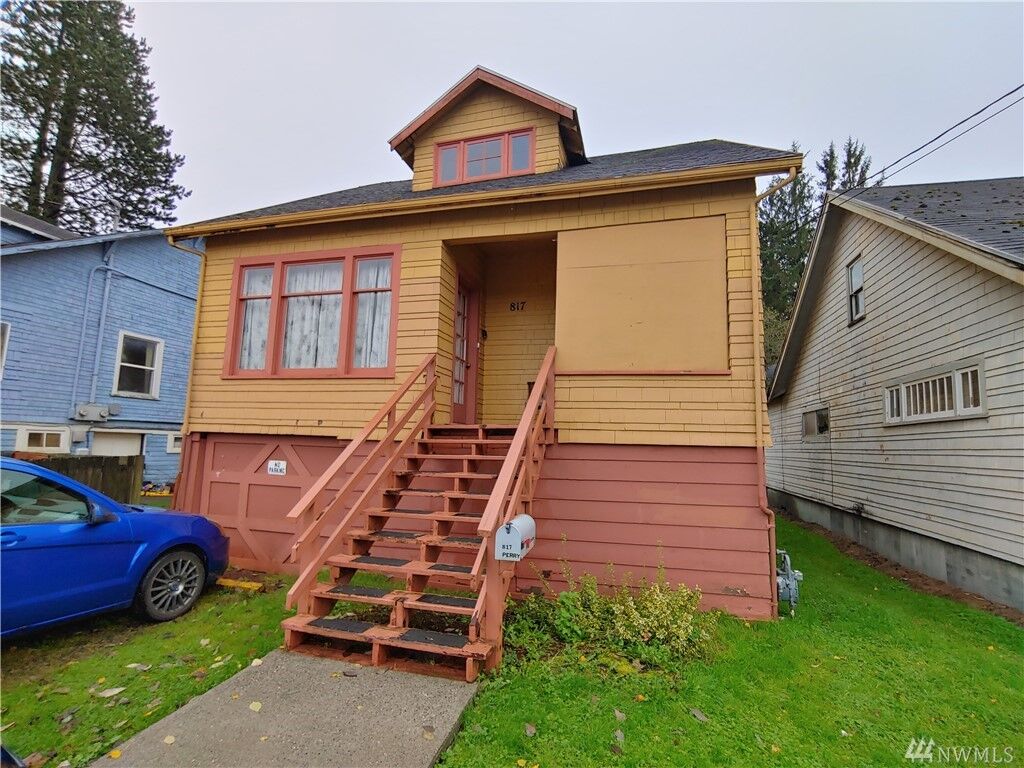 Property Photo:  817 W Perry St  WA 98520 