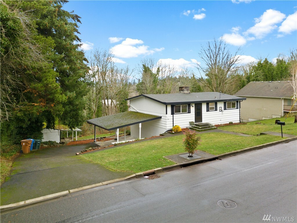 Property Photo:  3529 E Grandview Ave  WA 98404 