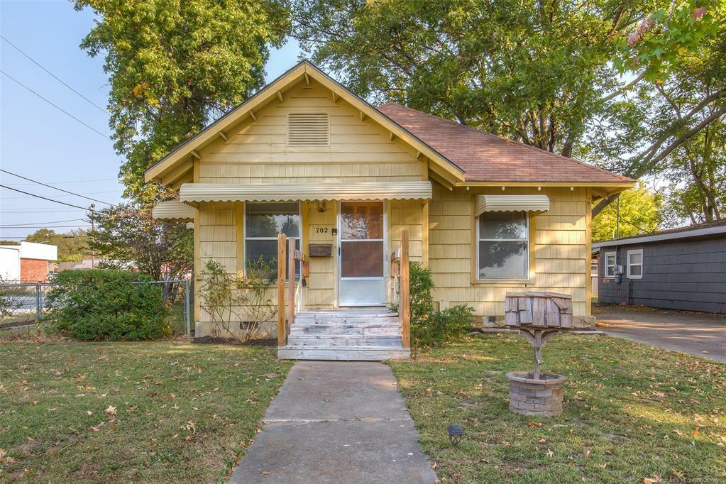 Property Photo:  702 E Mayberry Avenue  OK 74017 