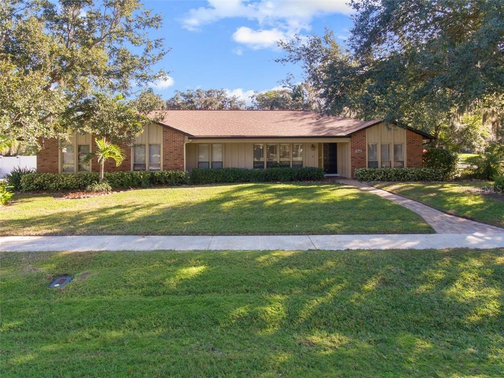 Property Photo:  7545 Lake Drive  FL 32809 