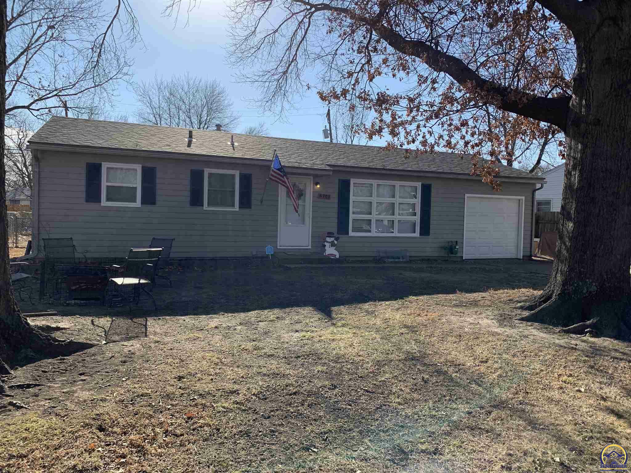 Property Photo:  5701 SW 15th St  KS 66604 