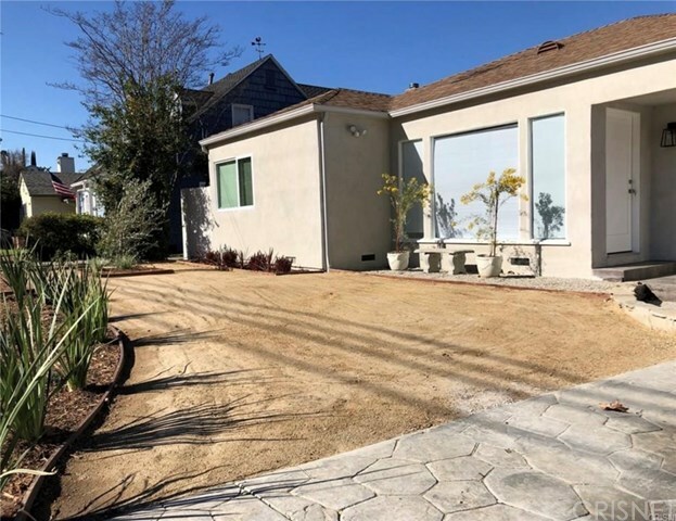 Property Photo: 14673 Valley Vista Boulevard CA 91403