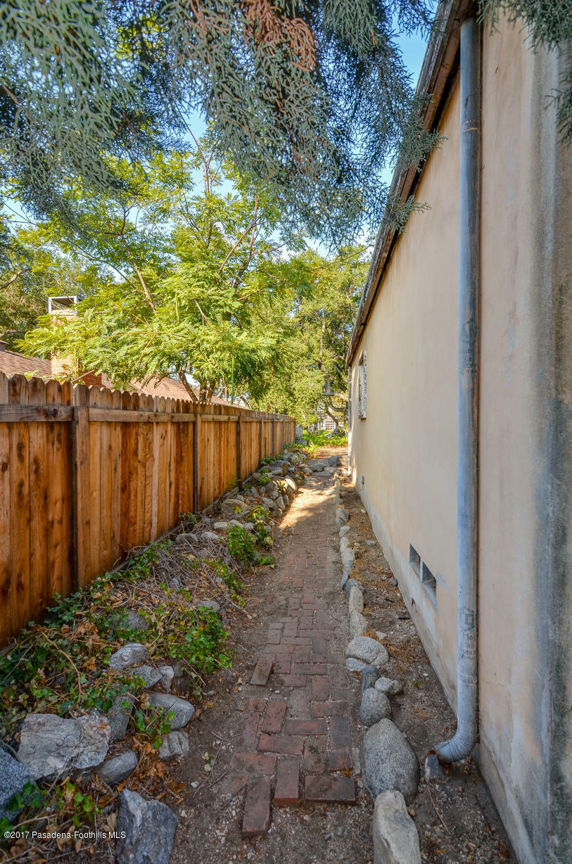 Property Photo:  2162 Grand Oaks Avenue  CA 91001 