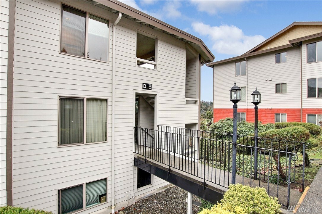 Property Photo:  23501 Lakeview Dr D301  WA 98043 