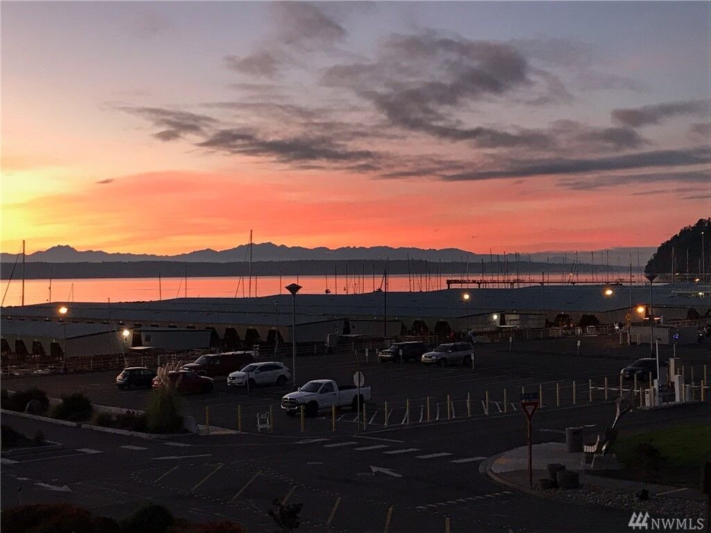 Property Photo: 601 S 227th St 305N WA 98198