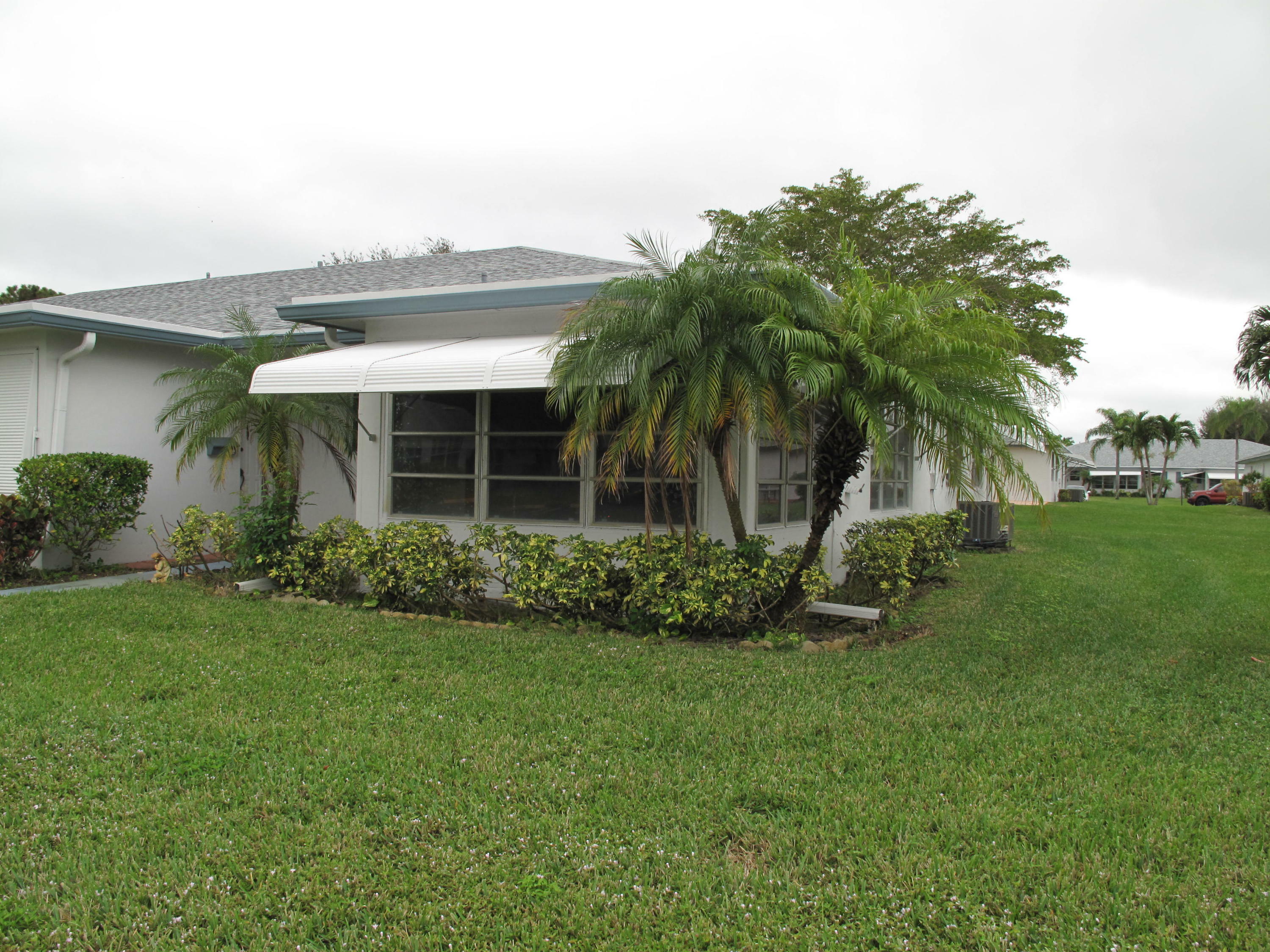 Property Photo:  1202 S Drive Circle D  FL 33445 