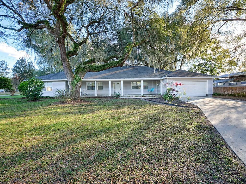 Property Photo:  303 W Collins Avenue  FL 33513 