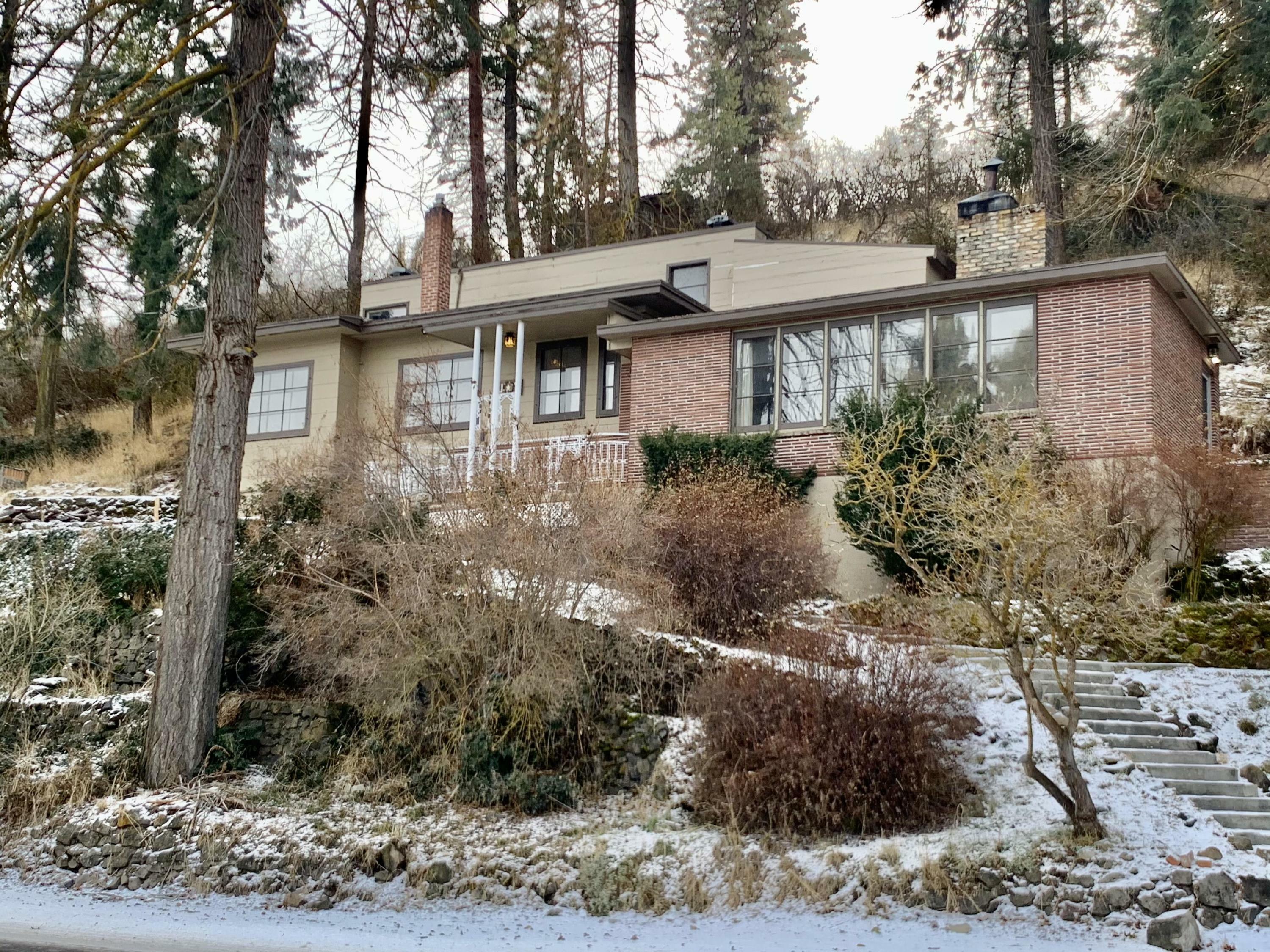 Property Photo:  1949 Lakeshore Drive  OR 97601 