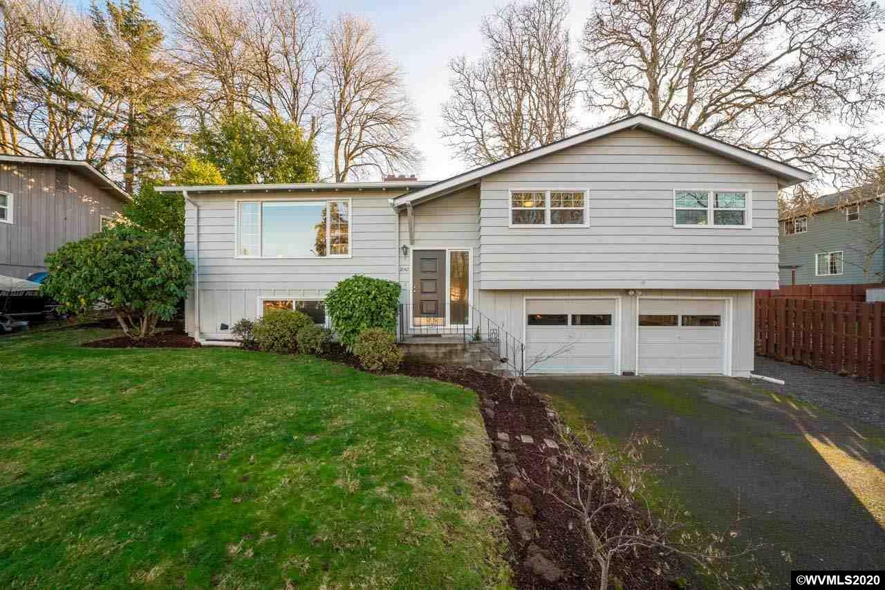 Property Photo:  2042  Summit Av NW  OR 97304 