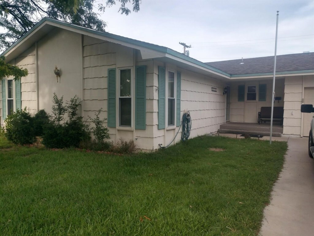 Property Photo:  1718 North 3rd Street  KS 67846 