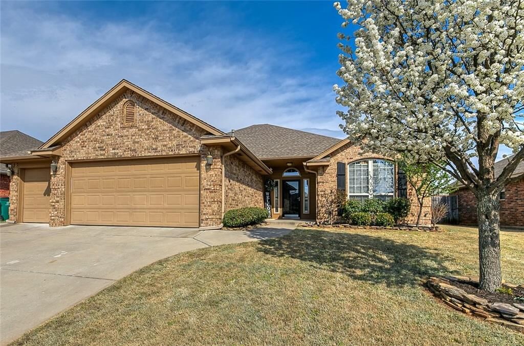 Property Photo:  9012 Crooked Creek Lane  OK 73160 
