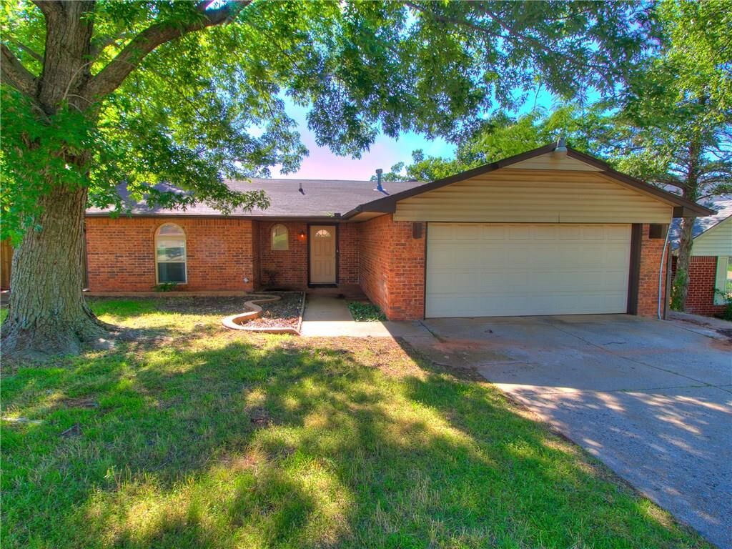 Property Photo:  1733 Edgewood Drive  OK 73013 