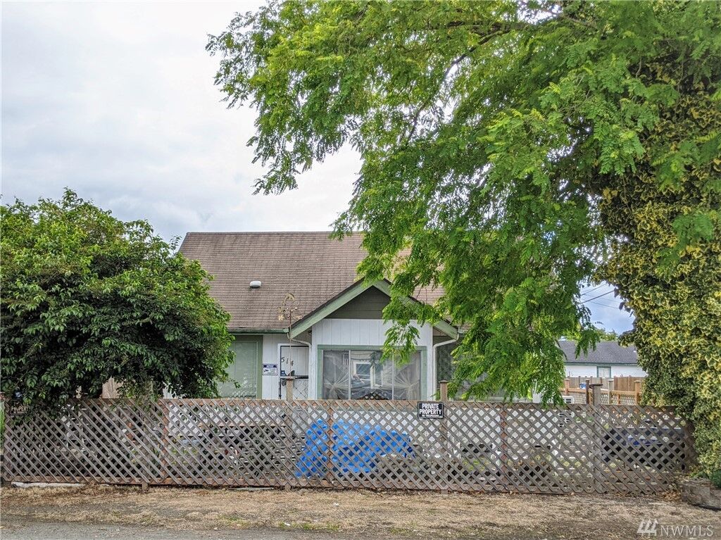 Property Photo:  514 N Maple St  WA 98520 