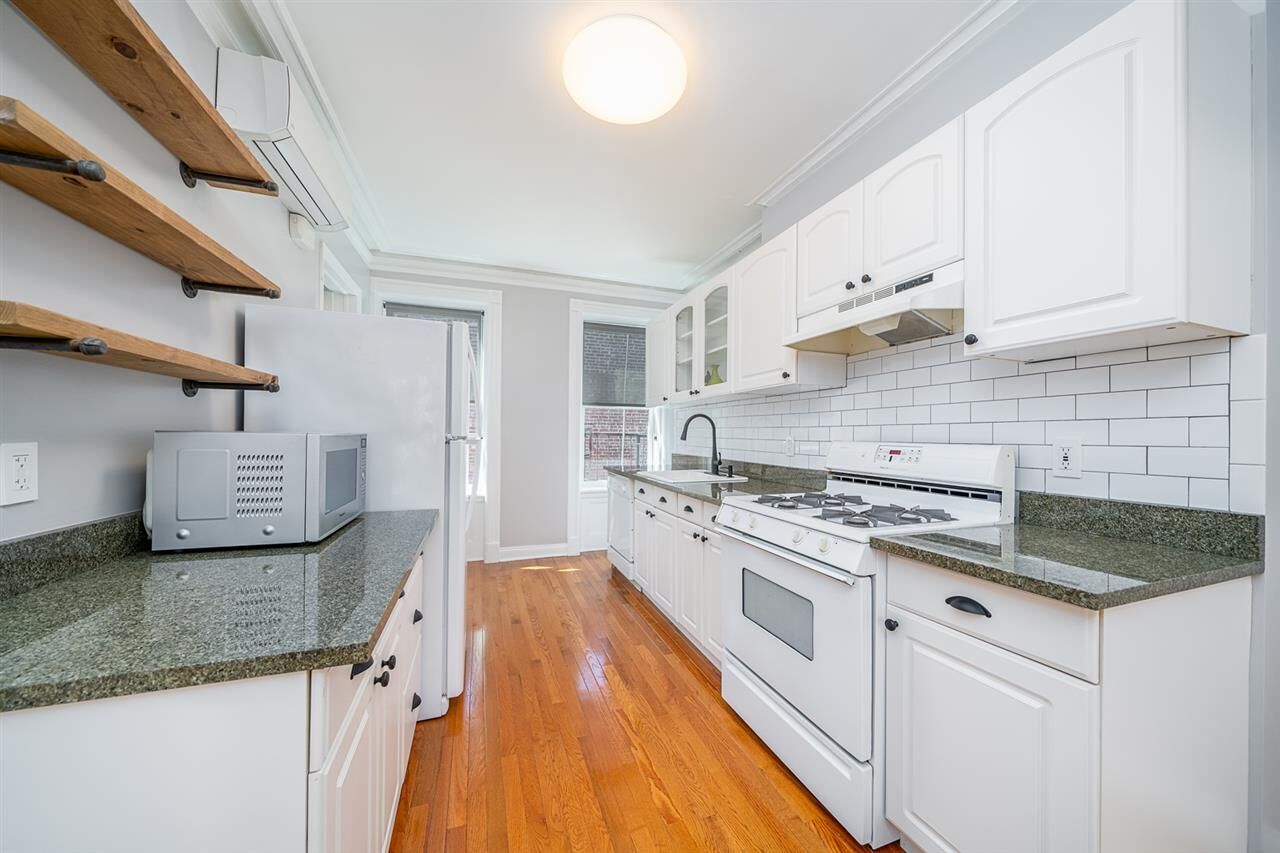 Property Photo:  69 Wayne St 3  NJ 07302 