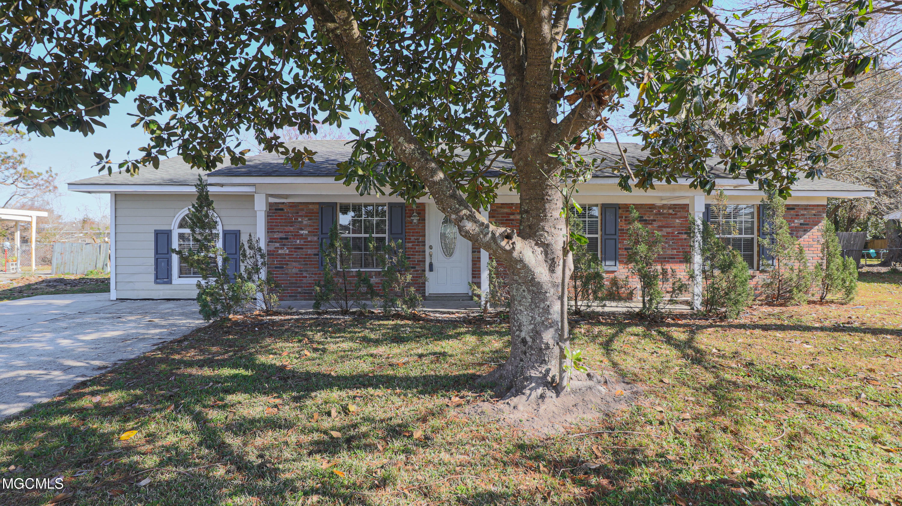 Property Photo:  114 Quarles Street  MS 39560 