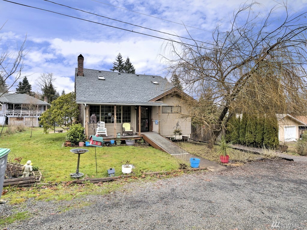 Property Photo:  422 Grant Ave  WA 98584 