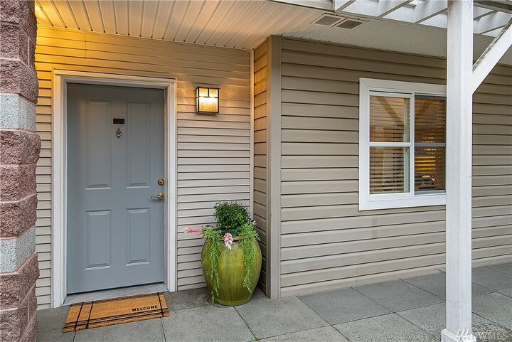 Property Photo:  175 1st Place NW 106  WA 98027 