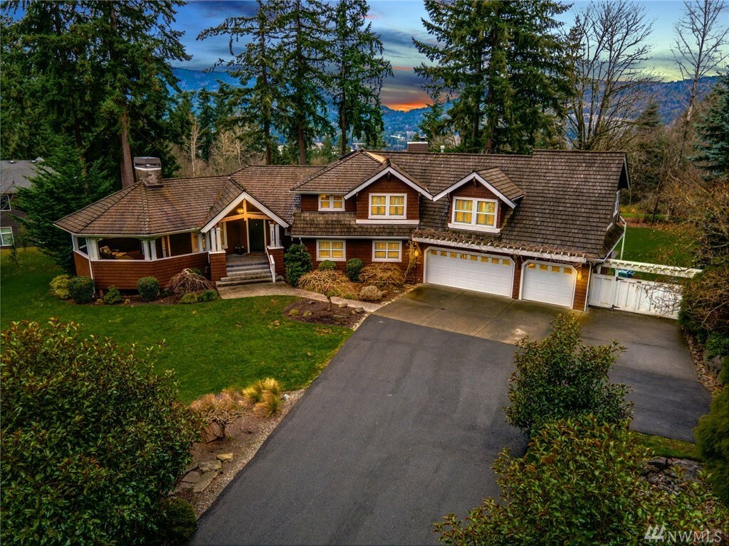 Property Photo:  22615 SE 48th Place  WA 98029 