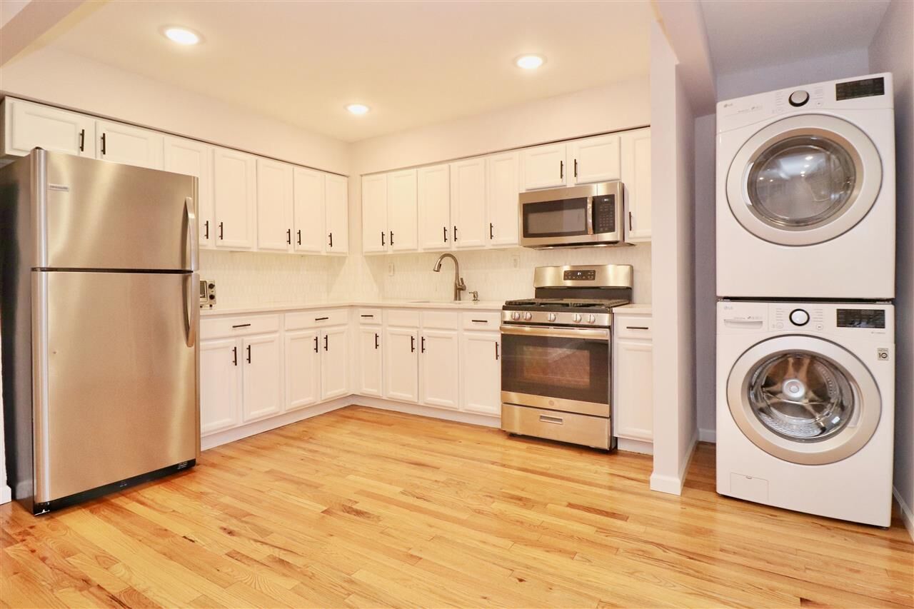 Property Photo:  45 Lienau Pl 1  NJ 07307 