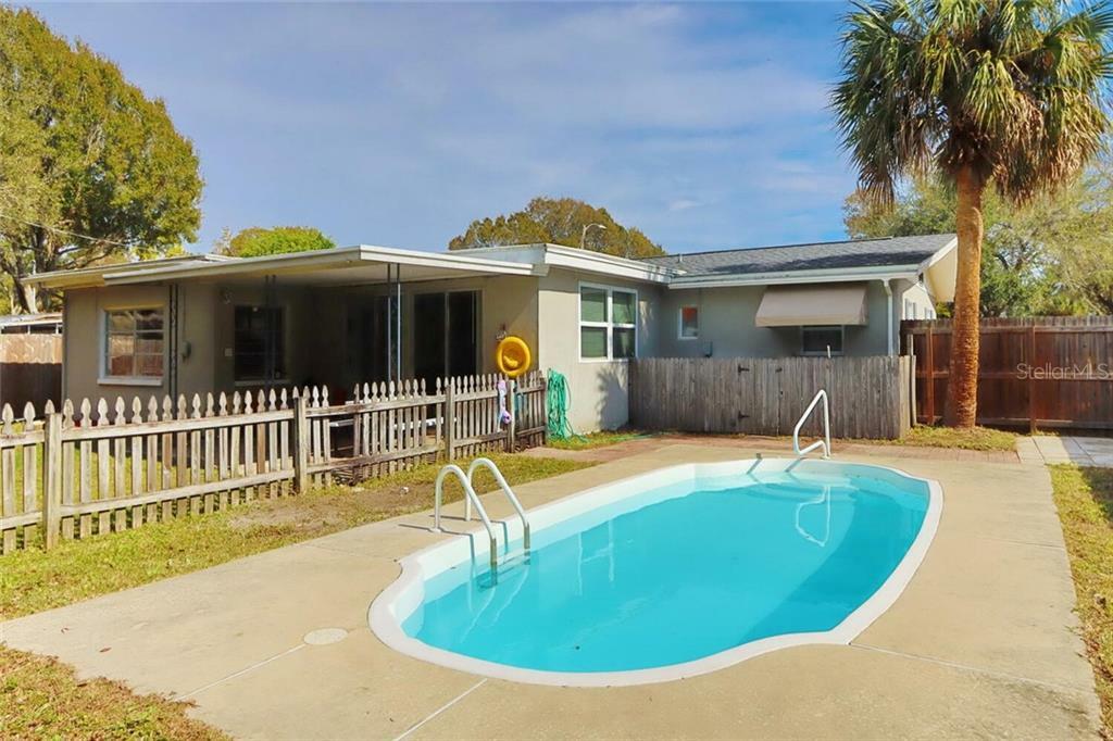 Property Photo: 118 Huntington Drive FL 33771