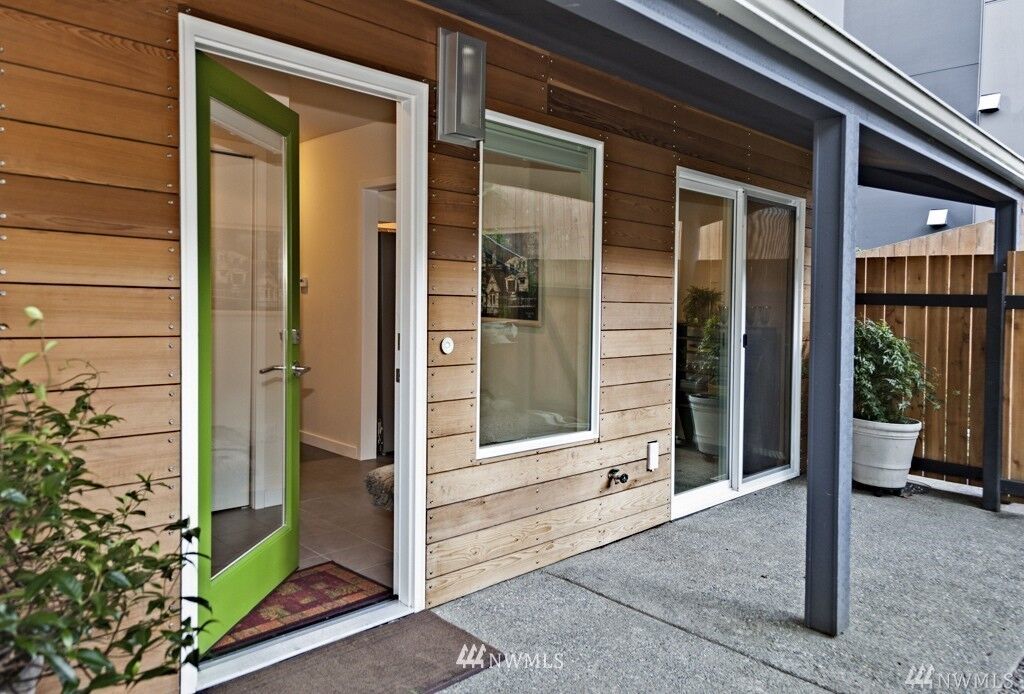 Property Photo: 216 26th Ave E A WA 98122