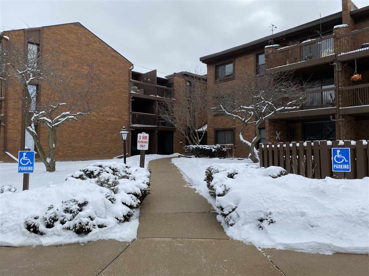 Property Photo:  2929 Sunnyside Drive Unit #322B  IL 61114 