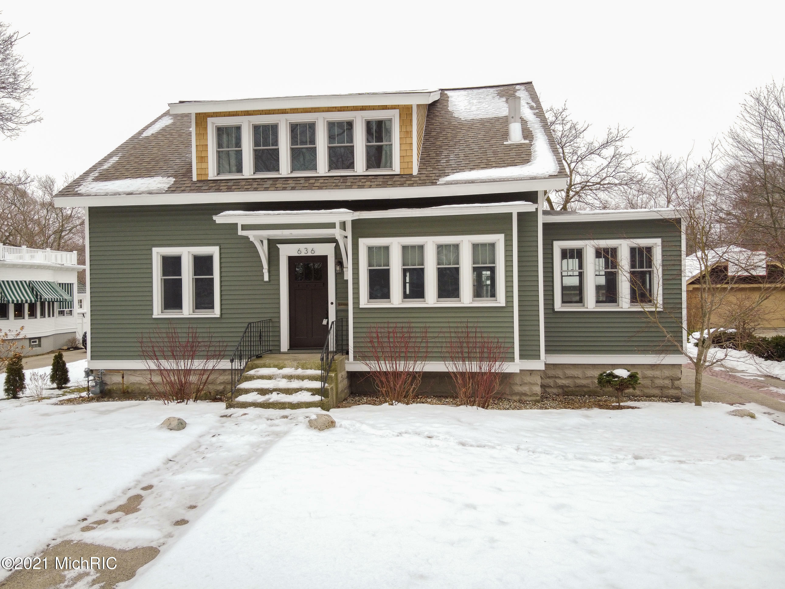 Property Photo:  636 Pennoyer Avenue  MI 49417 