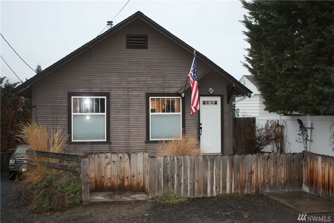 Property Photo:  646 N Colorado Ave  WA 98802 