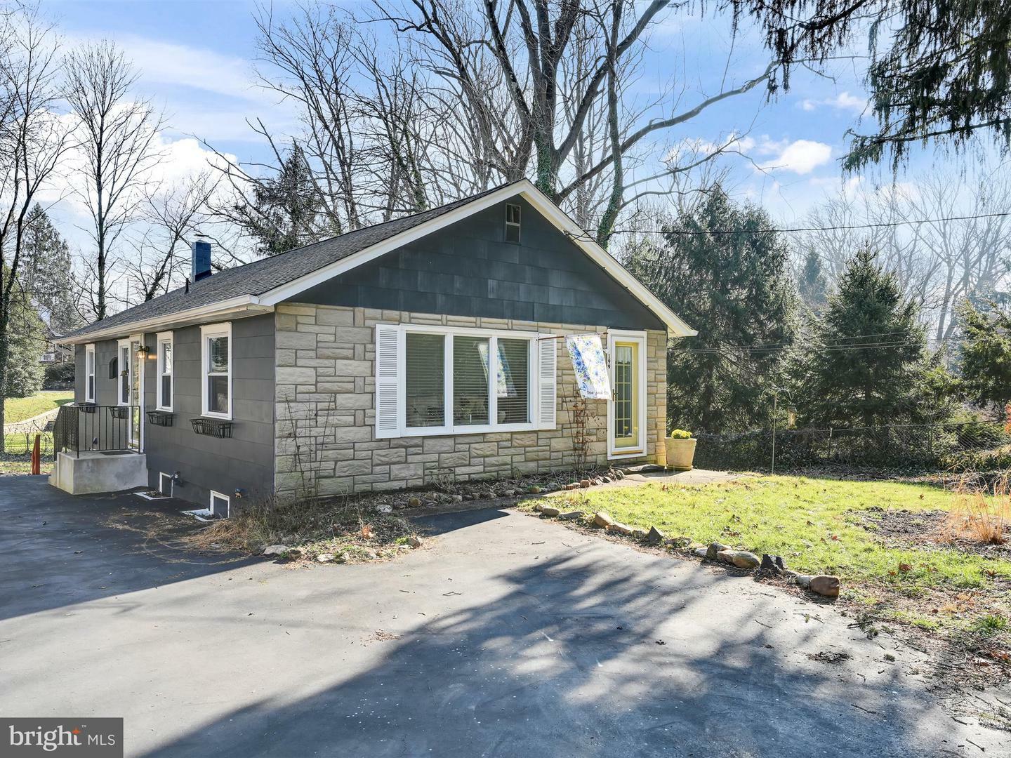 Property Photo: 199 Elm Road PA 19086