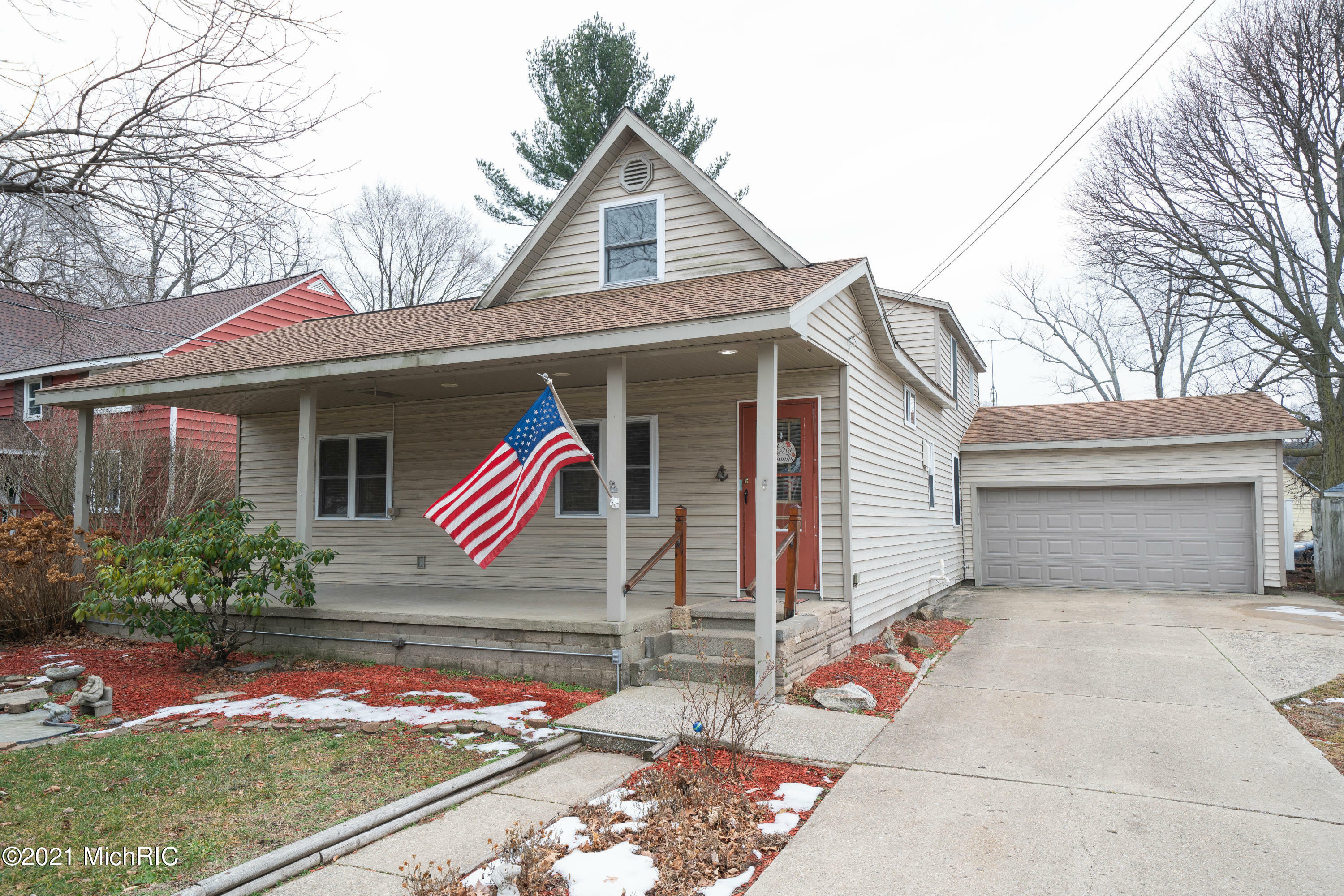 Property Photo:  914 Superior Street  MI 49090 