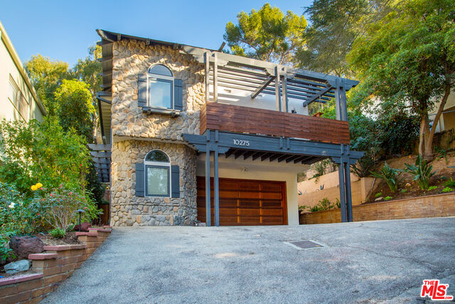 Property Photo:  10275   Oletha Ln  CA 90077 