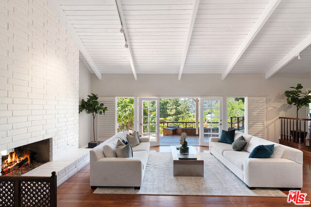 Property Photo:  9472 Rembert Ln  CA 90210 