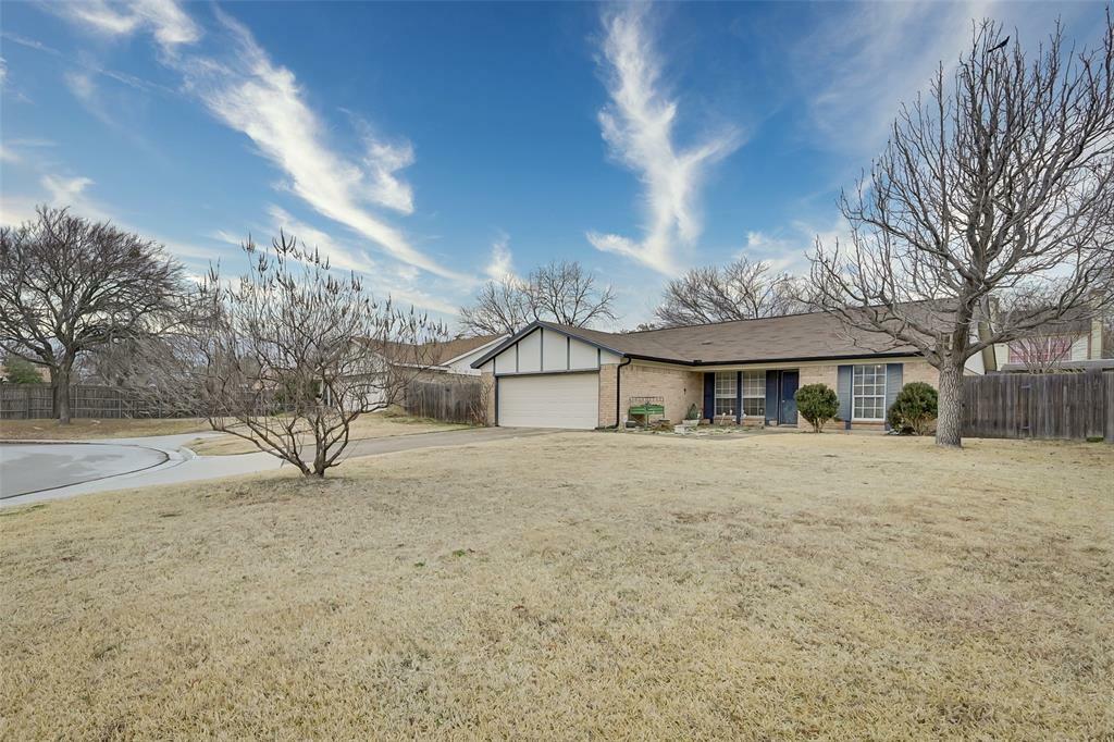 Property Photo:  103 Kalmia Court  TX 76018 