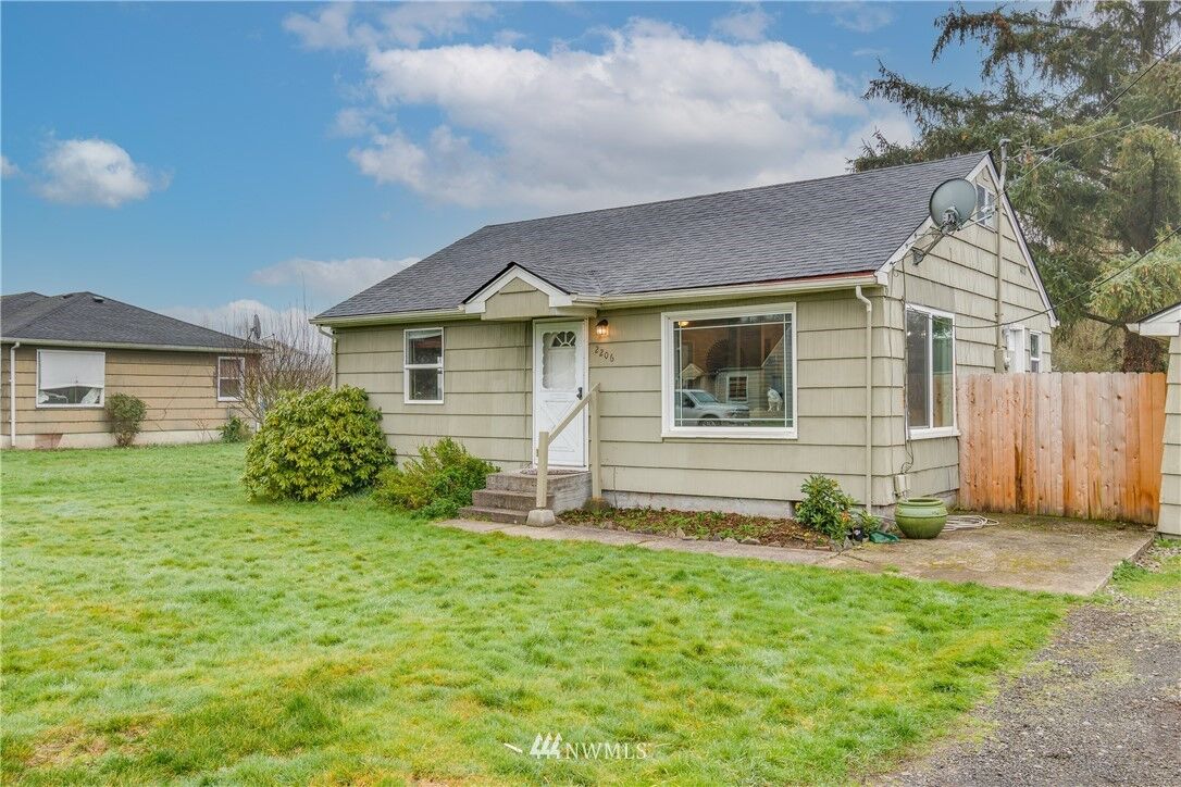Property Photo:  2206 36th Avenue  WA 98632 