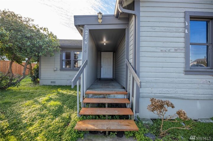 Property Photo: 27014 104th Dr NW WA 98292