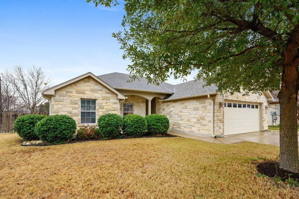 Property Photo: 203 Valley Oaks Loop TX 78626