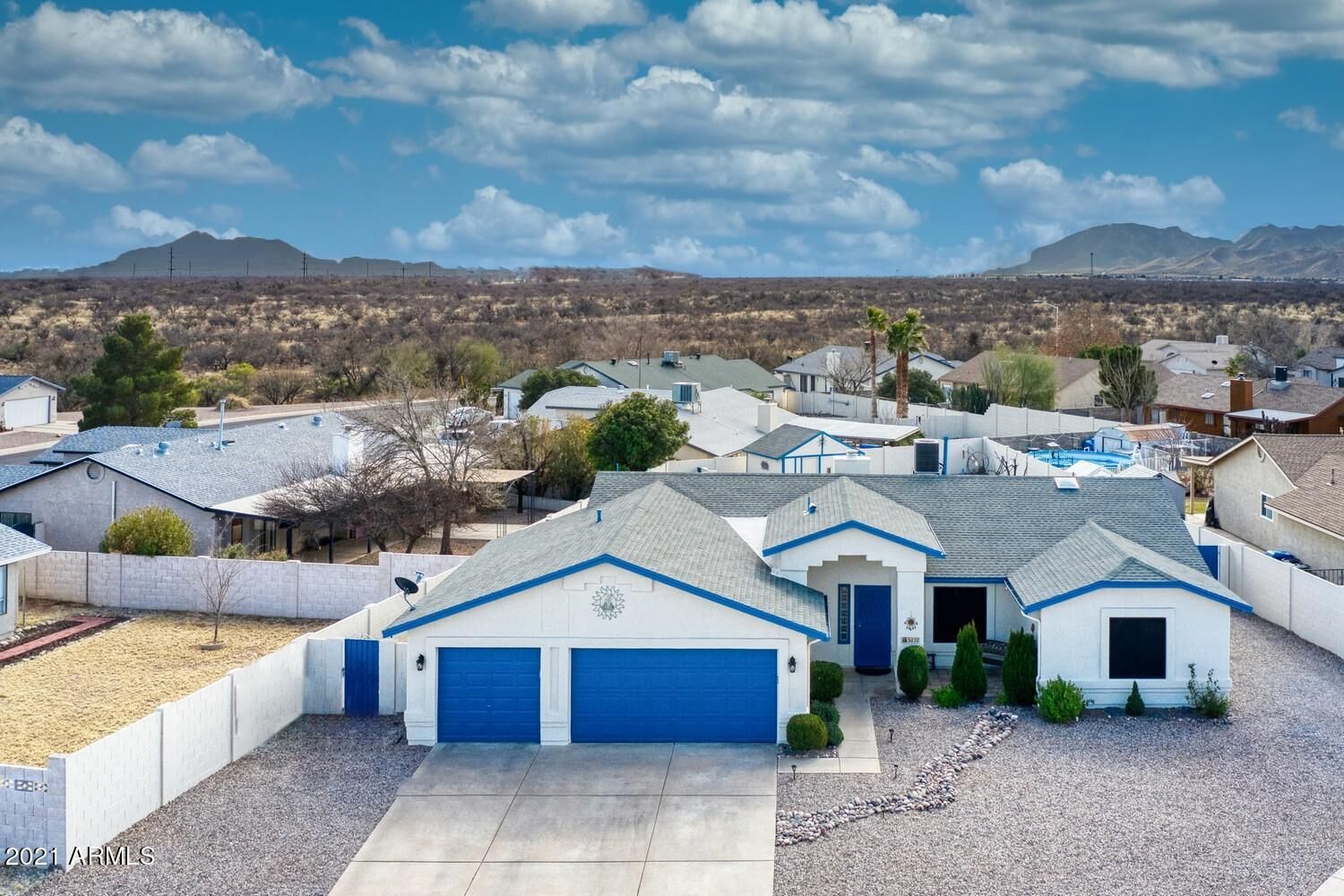 Property Photo: 5010 Santiago Court AZ 85635