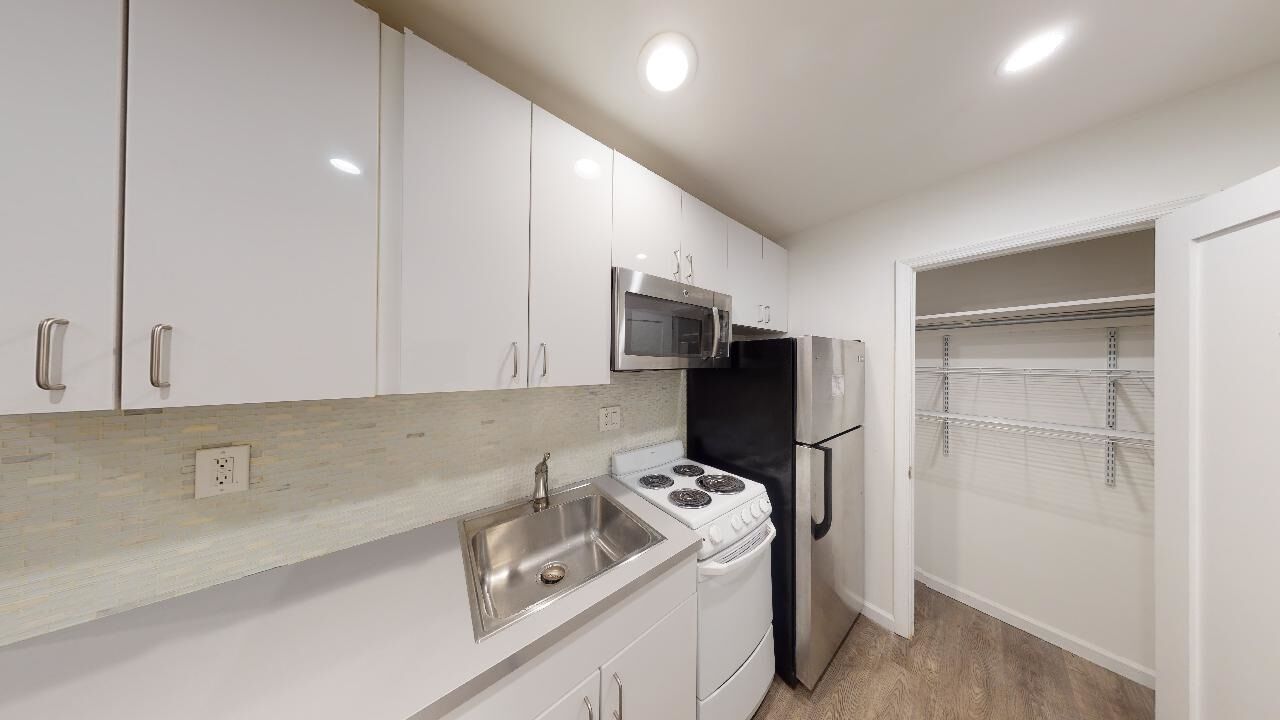 Property Photo:  834 Hudson St 1B  NJ 07030 