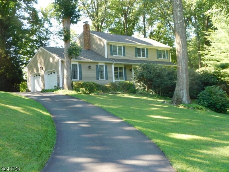 Property Photo:  2 Flintlock Dr  NJ 07853 